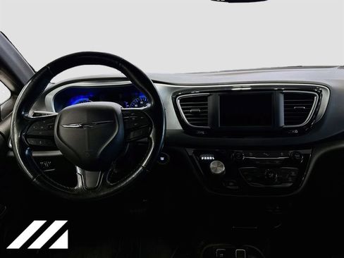 Used 2020 Chrysler Pacifica Touring-L w/ S Appearance Package FWD image 23