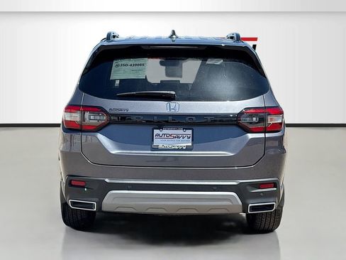 Used 2025 Honda Pilot Touring image 6