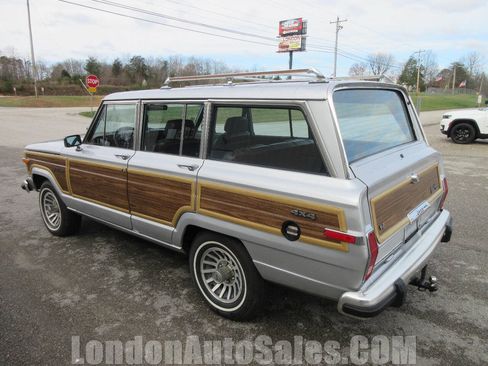 Used 1989 Jeep Grand Wagoneer AWD/4WD image 4