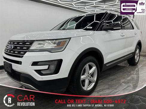 Used 2016 Ford Explorer XLT w/ Equipment Group 202A image 3