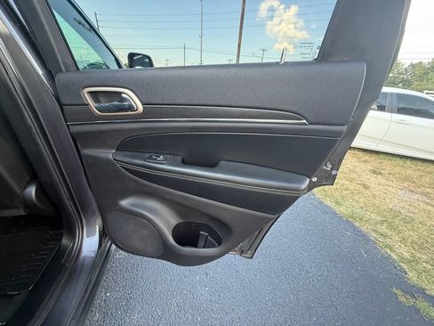 Used 2017 Jeep Grand Cherokee Limited AWD/4WD image 20