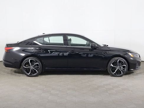 Used 2025 Nissan Altima 2.5 SR FWD image 15