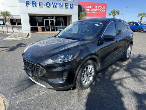 Used 2020 Ford Escape SE image 2