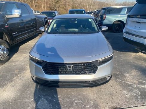 Used 2023 Honda Accord Touring image 3