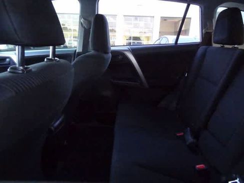 Used 2017 Toyota RAV4 LE FWD image 11