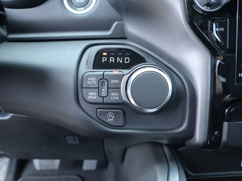New 2026 RAM 1500 4x4 Crew Cab image 8