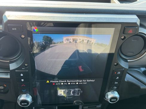 Used 2021 Jeep Wrangler Sport AWD/4WD image 18