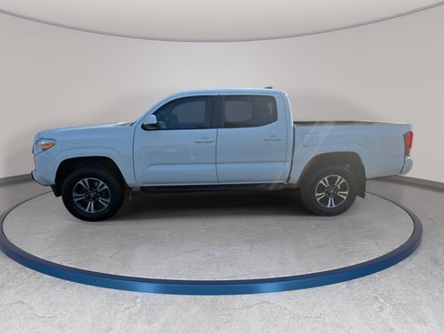 Used 2022 Toyota Tacoma SR w/ SR Convenience Package RWD image 8