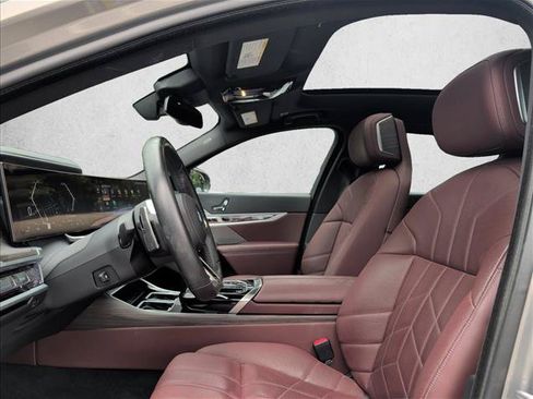 Used 2023 BMW 760i xDrive AWD/4WD image 11