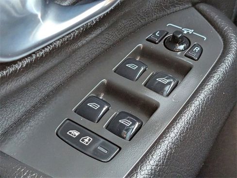 Used 2022 Volvo XC90 T5 Momentum w/ Climate Package image 23