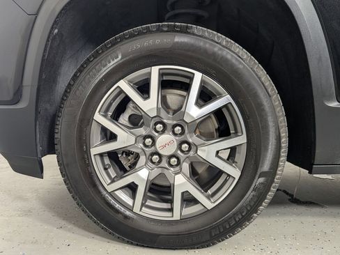 Used 2022 GMC Acadia SLE w/ Driver Convenience Package FWD image 11