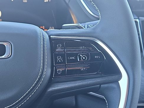 New 2025 Jeep Grand Cherokee L Overland w/ Luxury Tech Group IV image 23