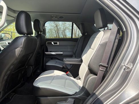 Used 2021 Ford Explorer XLT w/ Equipment Group 202A AWD/4WD image 13