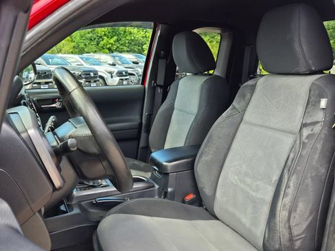 Used 2020 Toyota Tacoma TRD Sport w/ Technology Package AWD/4WD image 12