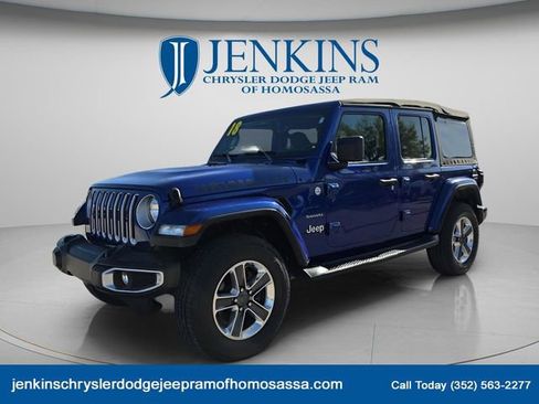 Used 2018 Jeep Wrangler Unlimited Sahara AWD/4WD image 9