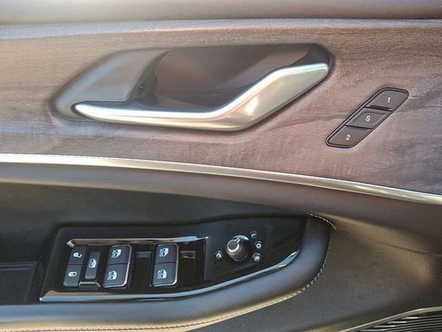 Used 2023 Jeep Grand Cherokee L Overland AWD/4WD image 14