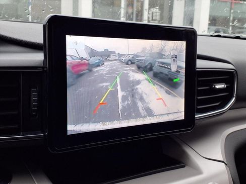 Used 2023 Ford Explorer XLT w/ Equipment Group 202A image 9