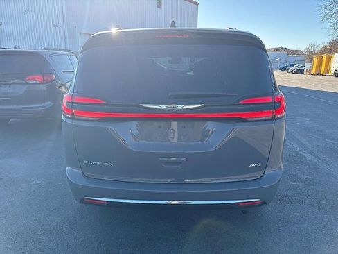 Certified 2022 Chrysler Pacifica Touring-L image 6