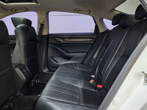 Used 2018 Honda Accord Touring image 17