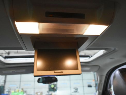 Used 2011 Cadillac Escalade ESV Premium image 37