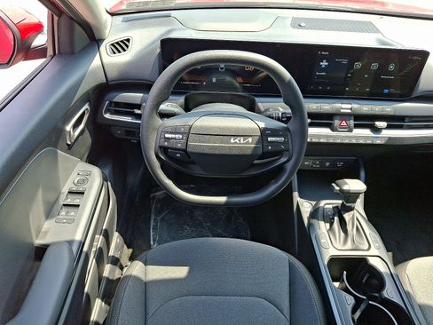 New 2025 Kia K4 LXS image 11