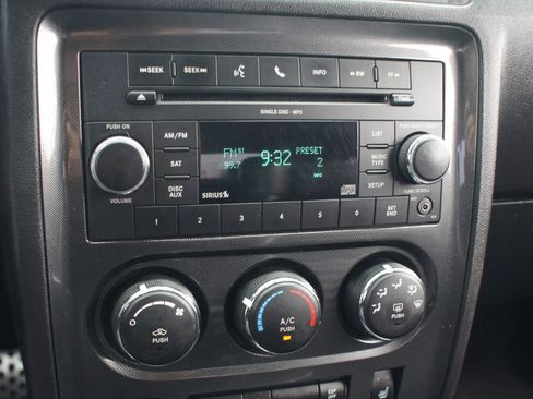 Used 2010 Dodge Challenger R/T image 7