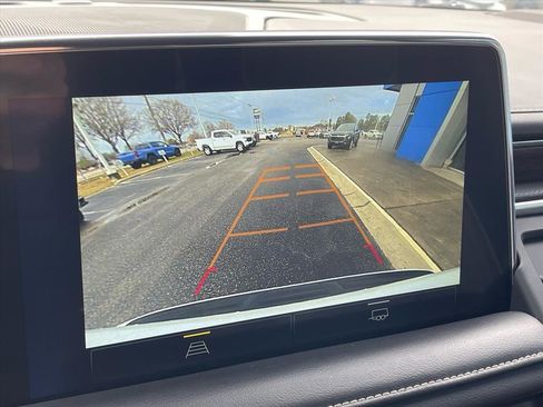 Used 2023 Chevrolet Suburban Premier image 14