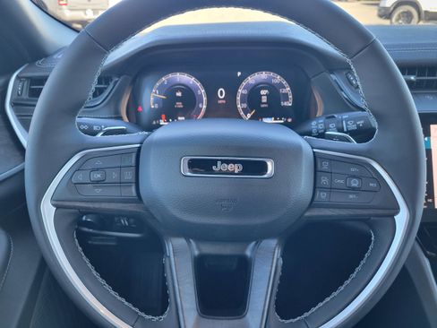 New 2026 Jeep Grand Cherokee Altitude image 8