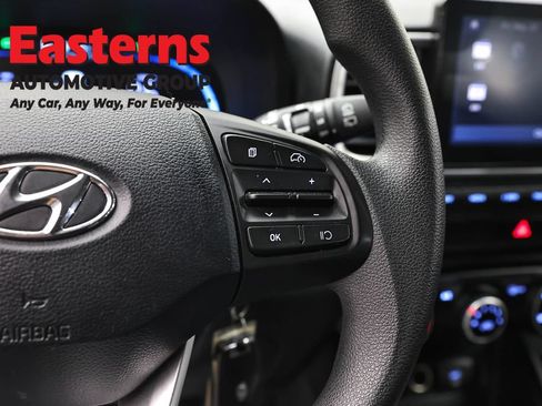 Used 2025 Hyundai Venue SE FWD image 15