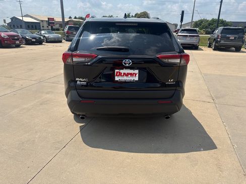 Used 2023 Toyota RAV4 LE AWD/4WD image 4