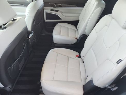 Used 2024 Kia Telluride SX w/ Towing Package image 24