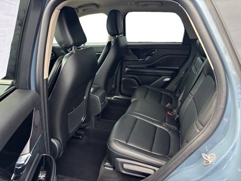 Used 2025 Lincoln Corsair AWD image 11