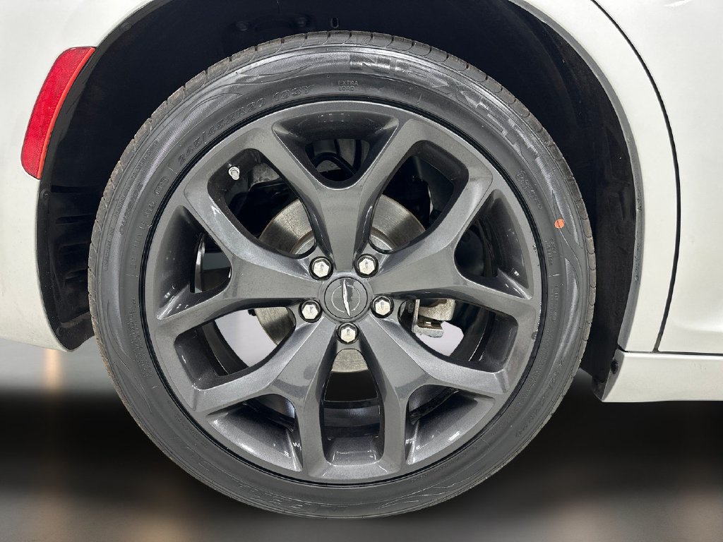 Used 2022 Chrysler 300 S w/ Comfort Group RWD image 10