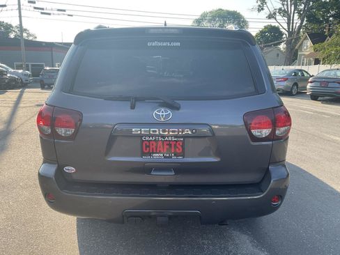 Used 2018 Toyota Sequoia SR5 w/ Premium Package AWD/4WD image 4