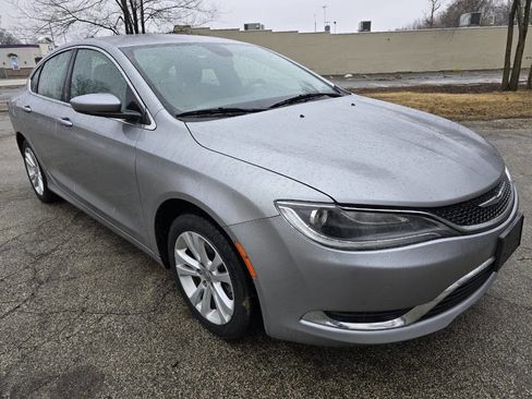 Used 2015 Chrysler 200 Limited image 3