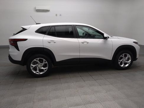 Used 2024 Chevrolet Trax LS w/ LS Convenience Package FWD image 10