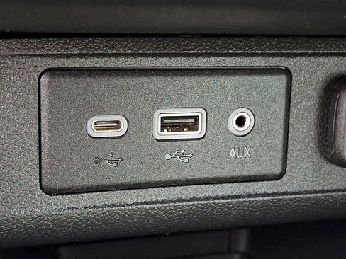 Used 2023 Buick Encore GX Preferred w/ Cold Weather Comfort Package FWD image 24
