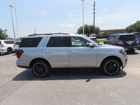 Certified 2024 Ford Expedition Limited AWD/4WD image 8