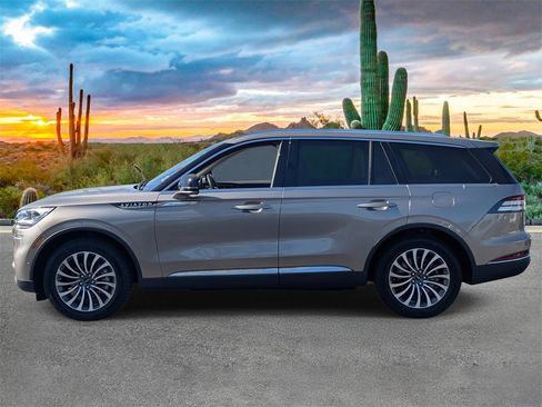 Used 2020 Lincoln Aviator Reserve w/ Equipment Group 201A image 6