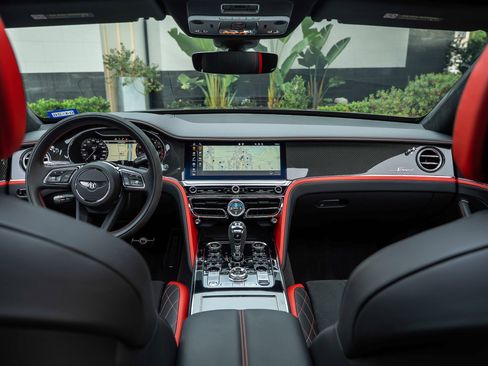 Certified 2024 Bentley Flying Spur W12 image 4