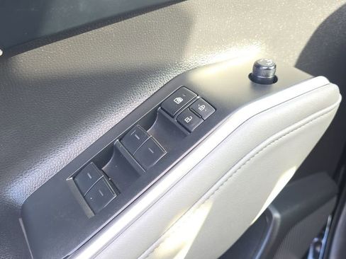 Used 2023 Toyota Highlander L FWD image 19