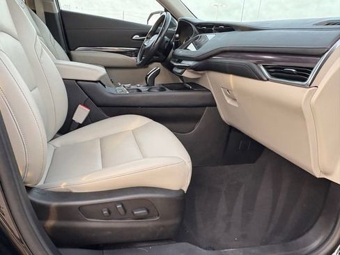 Used 2021 Cadillac XT4 Luxury w/ Cold Weather Package image 39