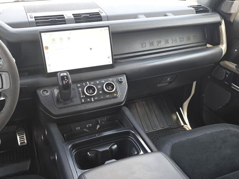 Used 2023 Land Rover Defender 110 V8 AWD/4WD image 12