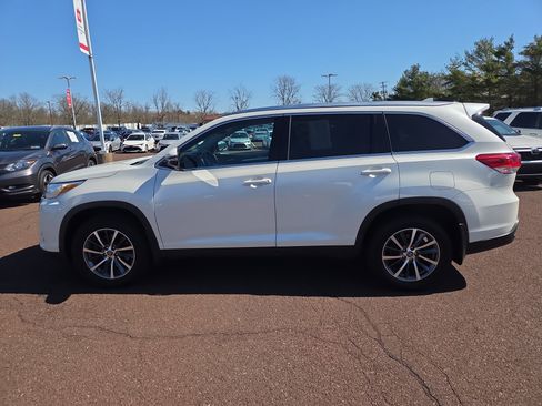 Certified 2019 Toyota Highlander XLE image 6