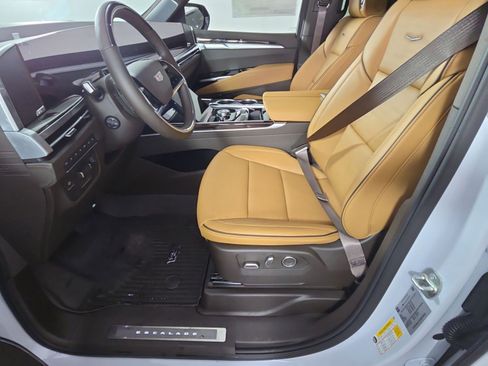 New 2026 Cadillac Escalade Luxury w/ Touring Package image 4