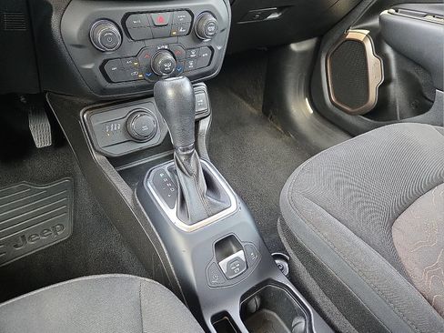 Used 2023 Jeep Renegade Latitude AWD/4WD image 25