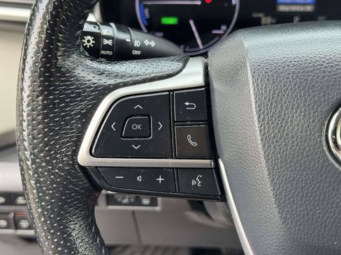 Used 2021 Toyota Sienna Limited FWD image 11