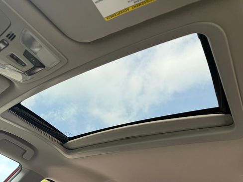 Used 2018 Toyota Sienna XLE image 21