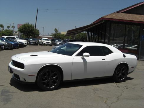 Used 2020 Dodge Challenger SXT w/ Blacktop Package RWD image 3