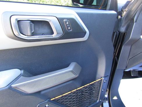 Used 2021 Ford Bronco Badlands image 9